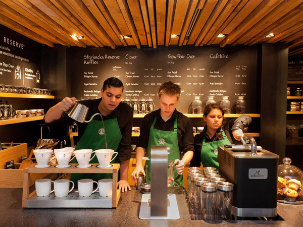 Wah, Starbucks Bayarkan Biaya Kuliah Karyawannya!
